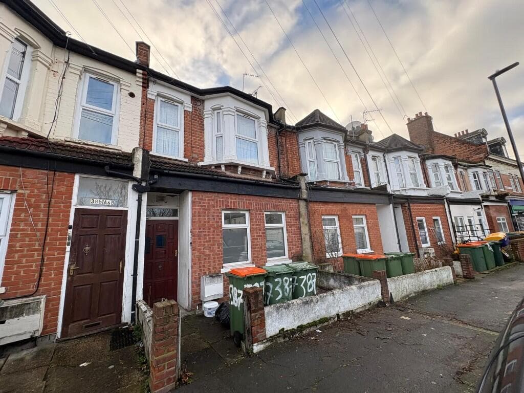 2 bedroom flat available to rent in East Ham., photo 1