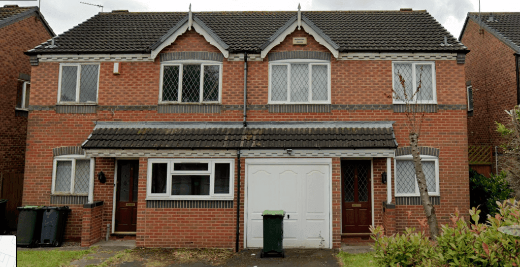 Three-bedroom semi-detached property, photo 1