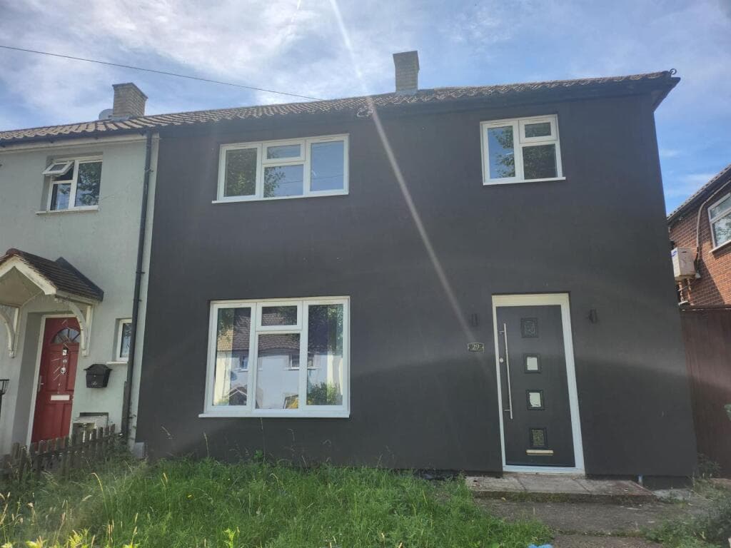 3 bedroom end of terrace house for sale in Romford, photo 1